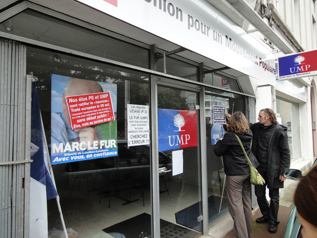 Devant l'Ump