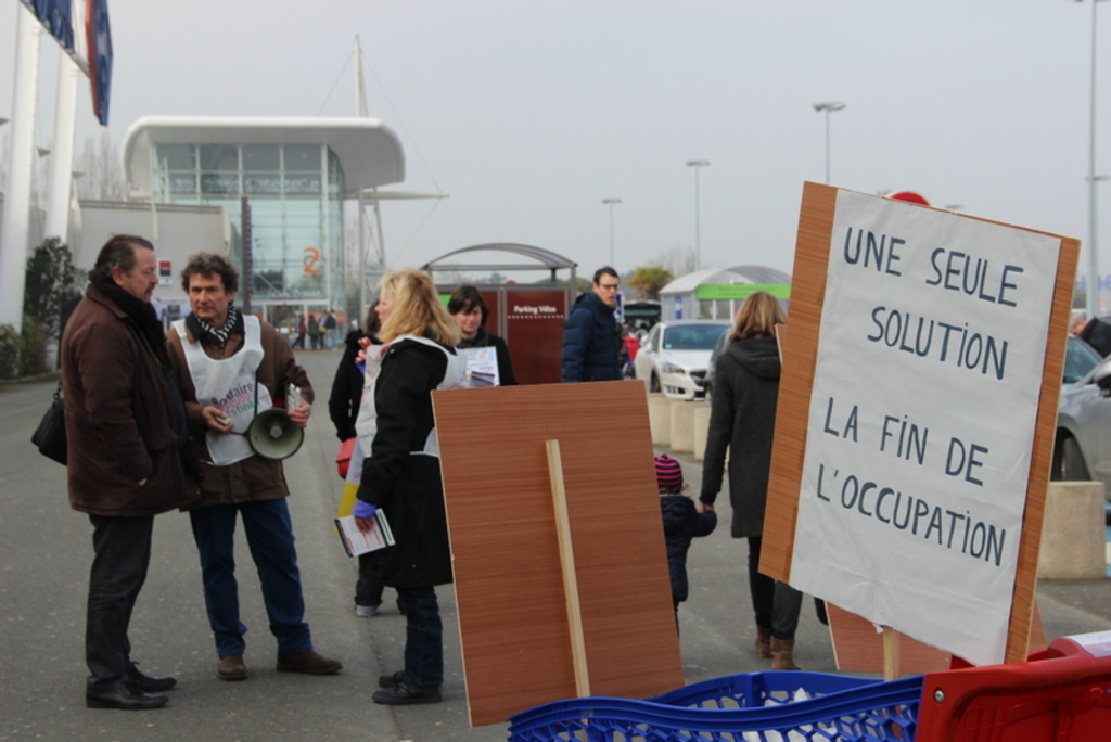 Action BDS à Carrefour Langueux