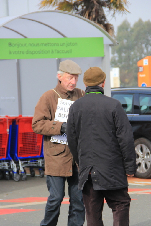 Action BDS à Carrefour Langueux
