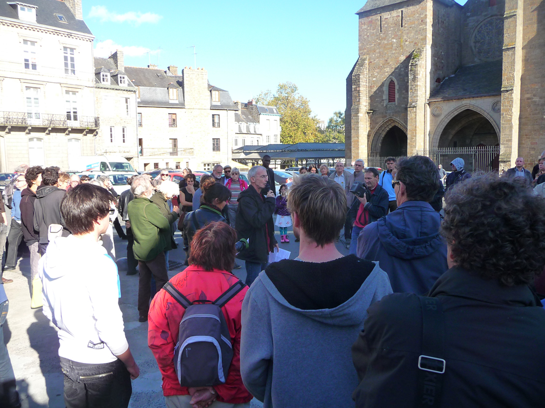 Rassemblement devant la préfecture