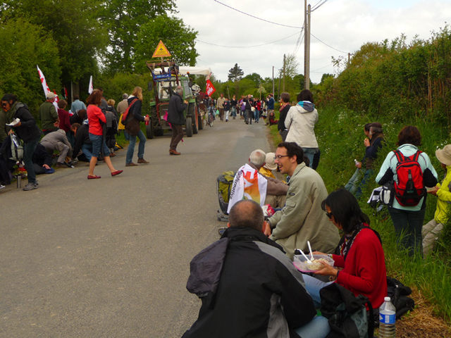 Chaine Humaine 11 mai 2013 comité NDDL22