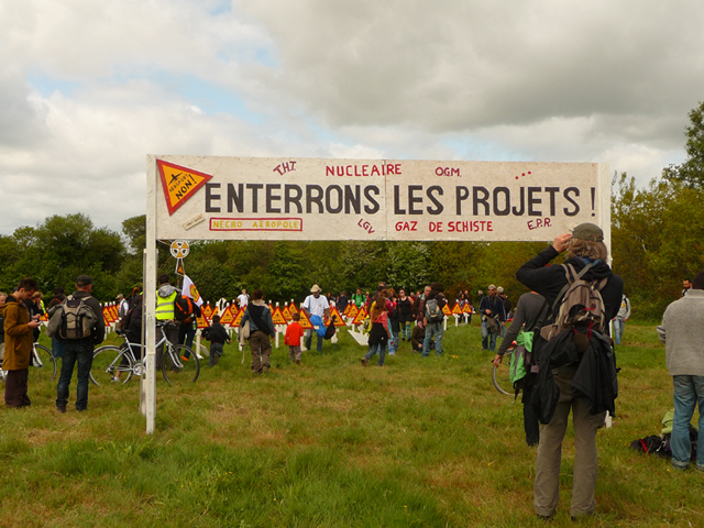 Chaine Humaine 11 mai 2013 comité NDDL22