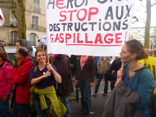 Manifestation contre l'aéroport