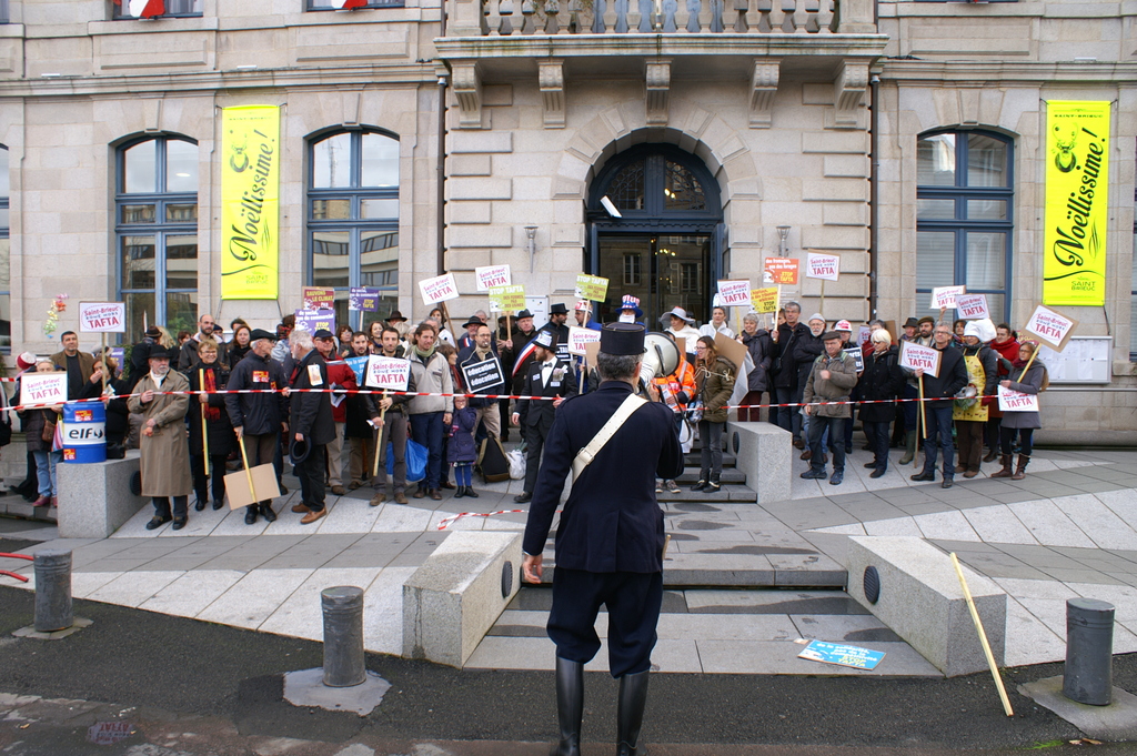 Devant la Mairie